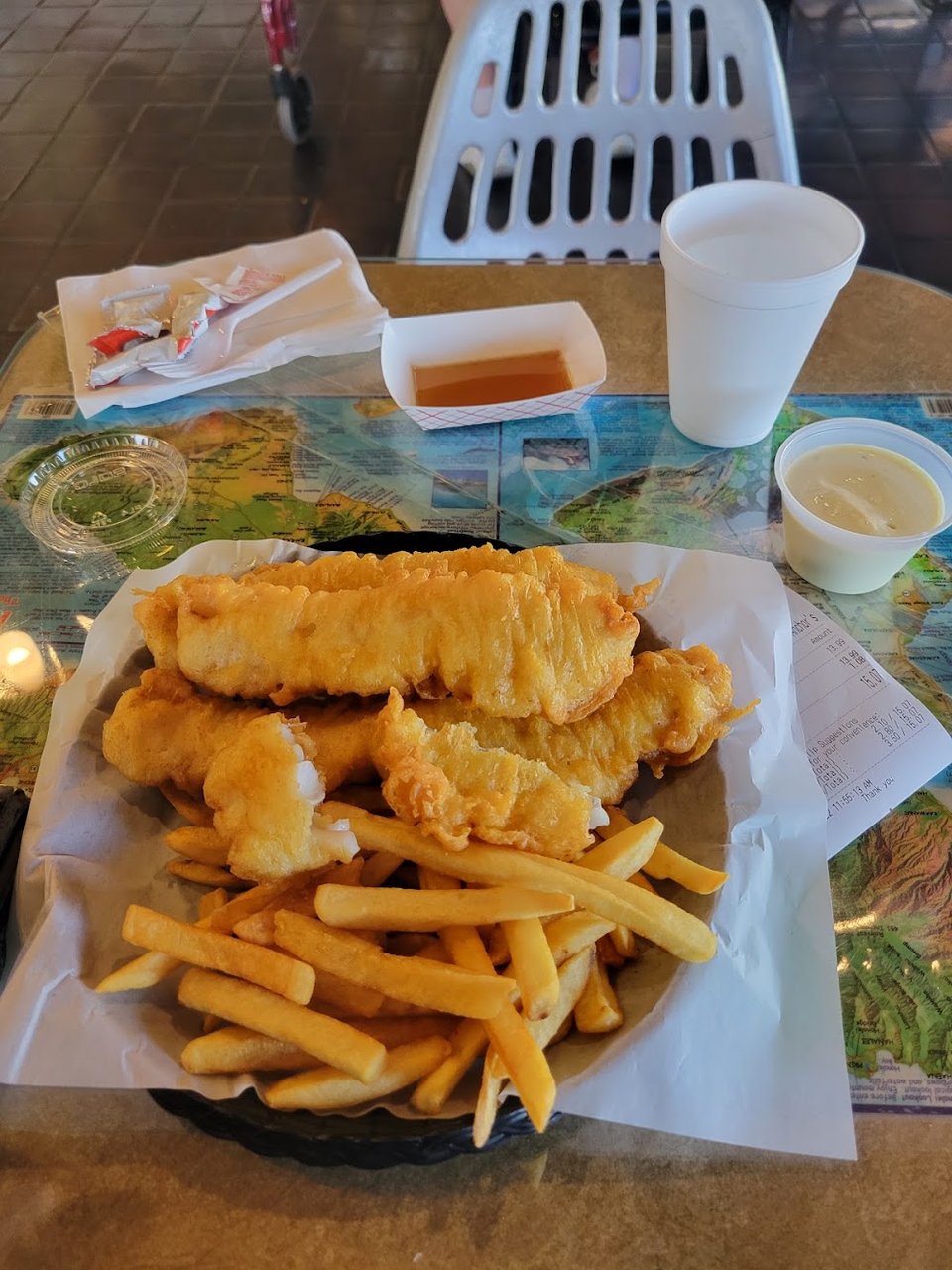 Lunch and dinner menu with seafood baskets.